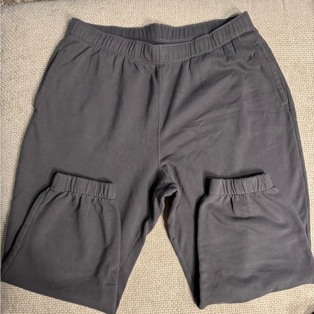 Hollisters Women's Feel Good Dad Joggers XL Short Dark Grey